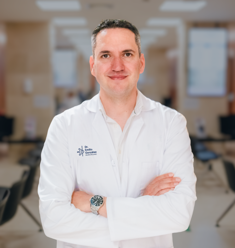 dr emilio gonzález neurocirujano innovación y precisión en cada detalle especialista en cirugía mínimamente invasiva de columna clínica ponferrada recoletas salud home